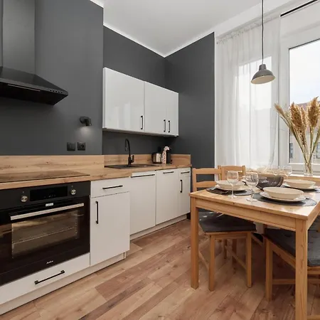 Apartment Norwida With Balcony Downtown By Renters
