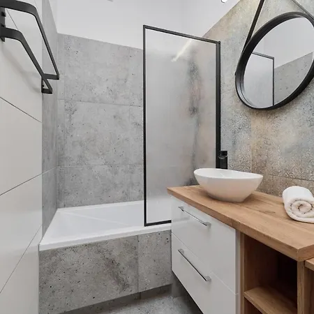 Norwida With Balcony Downtown By Renters